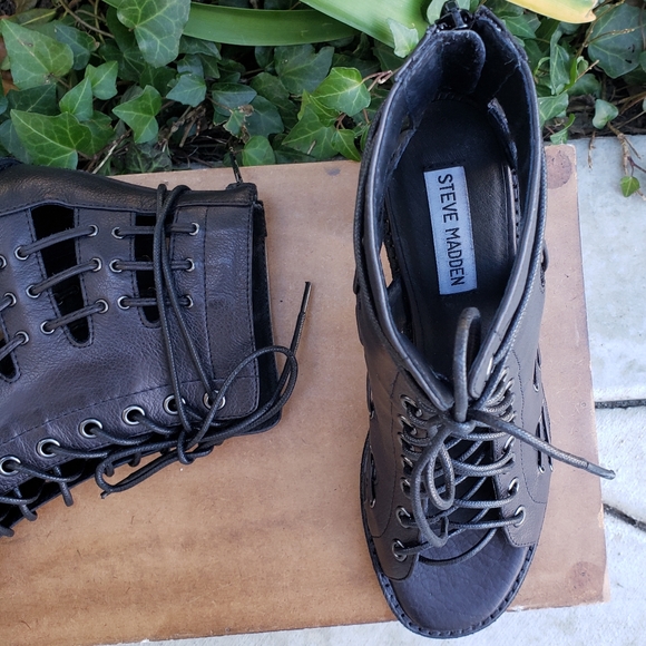 Edgy Cool Steve Madden Black Leather Caged Sandals - Picture 7 of 7